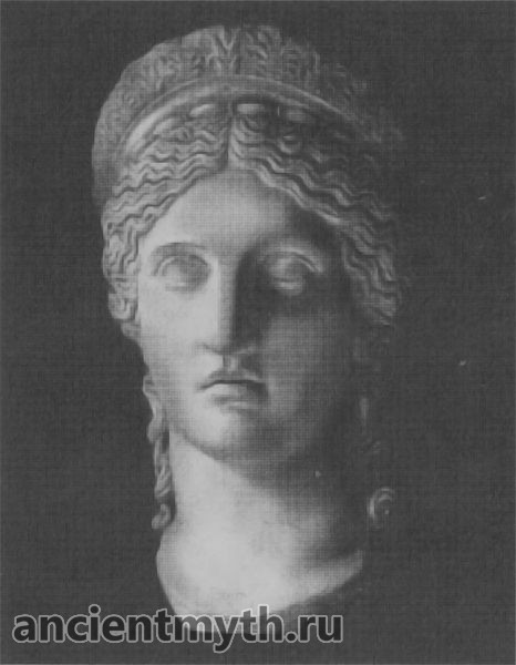Hera is the queen of gods and people, the wife of Zeus. 